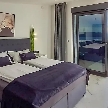 Holiday home Amazing In With House Sea View
