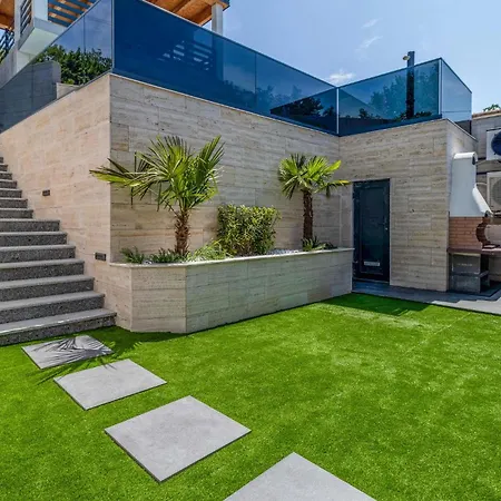 Holiday home Amazing In With House Sea View