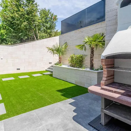 Amazing In With House Sea View