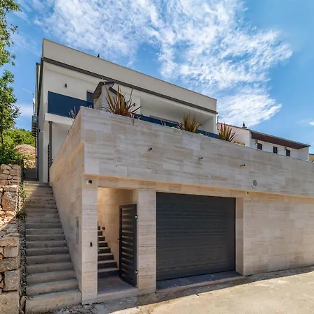 Amazing In With House Sea View *